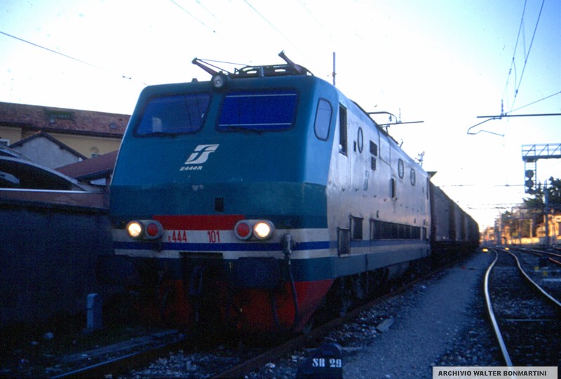 E.444R.101-conmerciinsosta-Sergno-1998-03-11-forum2G-_archivioWbonmartini.jpg