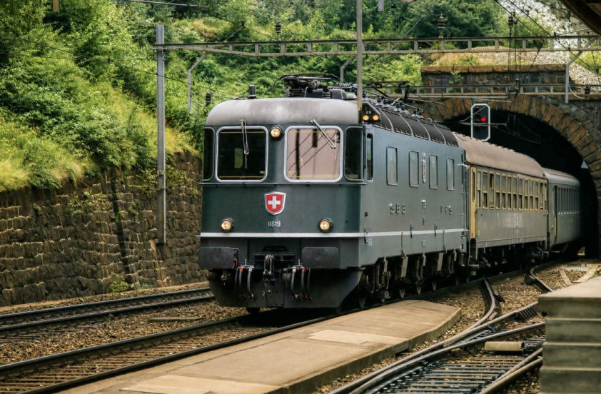 Re 6-6 11619 wassen.jpg