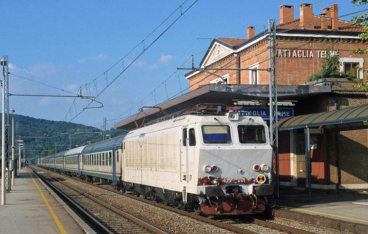 E 652 001 bianco Battaglia T.me 22.08.02.jpg