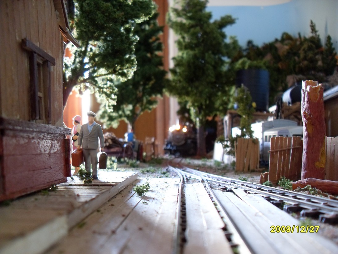 un treno proveniente da est  si avvicina (Copia).JPG