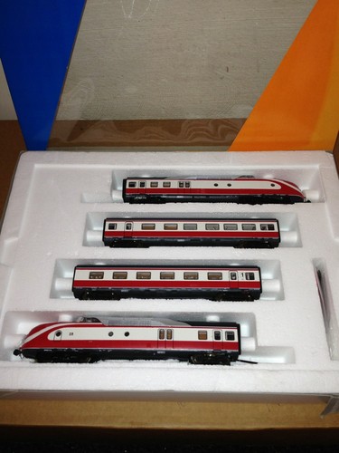 ROCO Art. 43013 ex BR VT 11.5  IC Max Liebermann DR Amburgo-Berlino luglio-settembre 1990.jpg