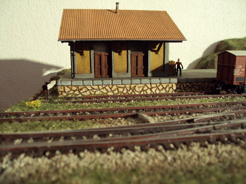 Magazzino merci lato.JPG