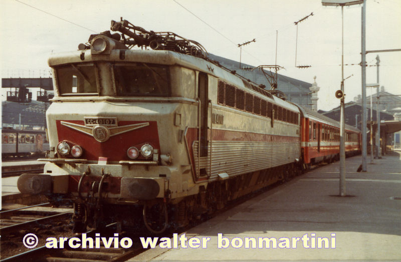 SNCF-CC40107-Rapido  Parigi-Bruxelles-ParisGaredeL'Est-aprile1982-foru2GarchivioWalterBonmartini.jpg