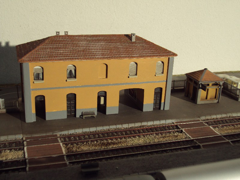 Fabbricato viaggiatori e gabinetti.jpg