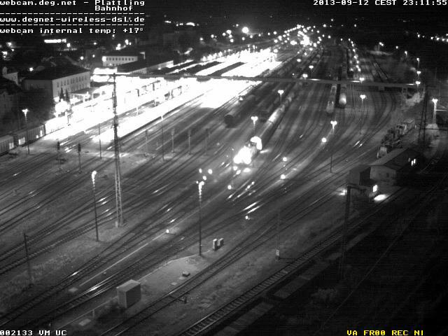 Plattling - 12-09-2013 23-10 treni merci fermi in attesa di ripartire.JPG