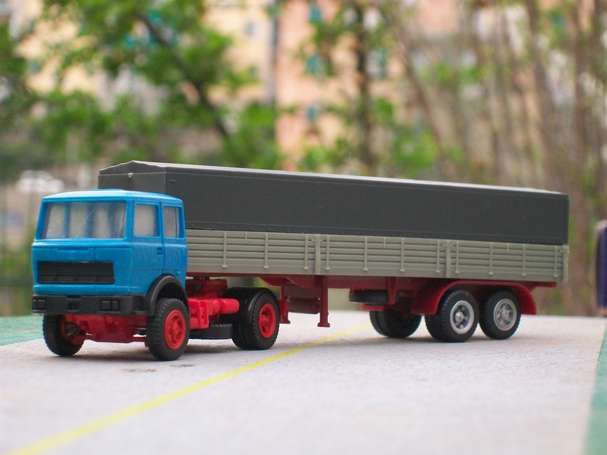 684 SEMIRIMORCHIO CASSONE TELONATO CARRELLO STRETTO.jpg