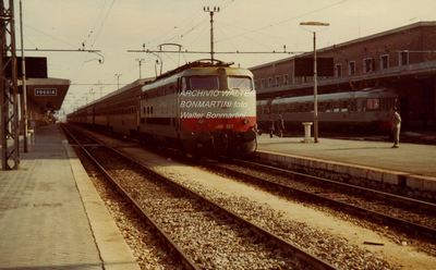 E.444.061.EspressoperMilanoCentraleinarrivo-Foggia-9.1982.forum2GarchivioefotoWalterBonmartini..jpg