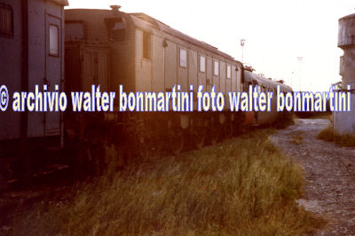 DLFoggia-E.428.075.ALe792- accantonate-01.08.1983..-forum2GTuttoTrenoarchivioefotoWalterBonmartini.jpg