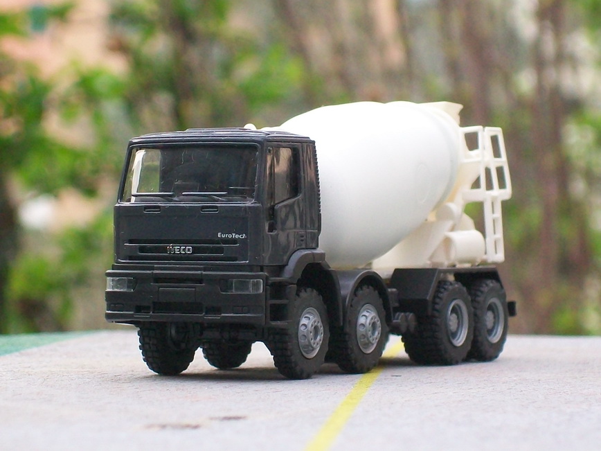 IVECO EUROTRAKKER BETONIERA.jpg