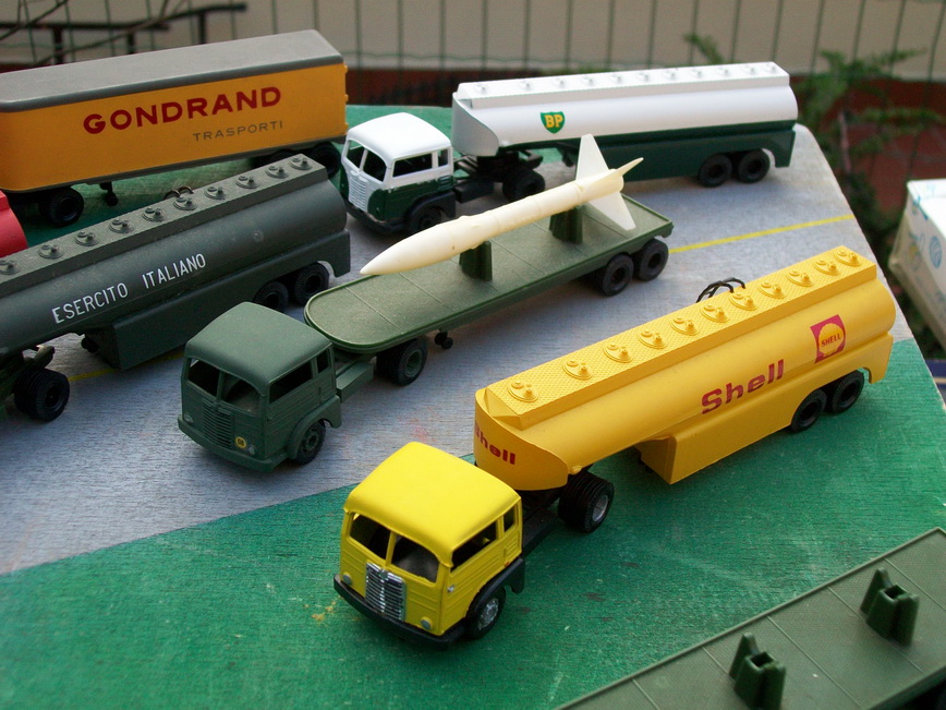 VARI FIAT 682 RIVAROSSI 03.jpg