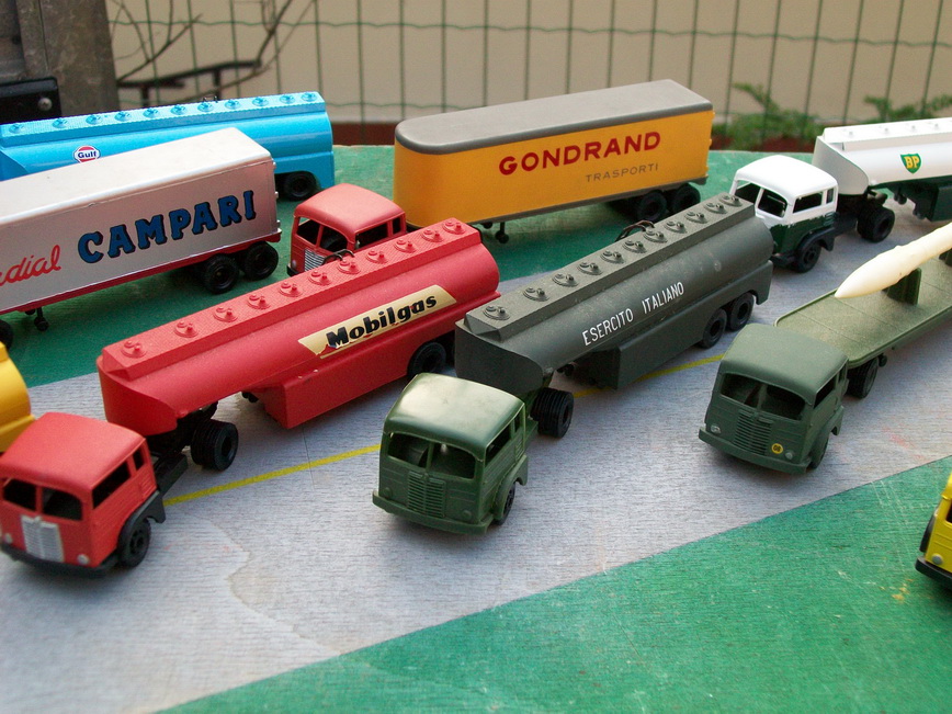 VARI FIAT 682 RIVAROSSI 02.jpg