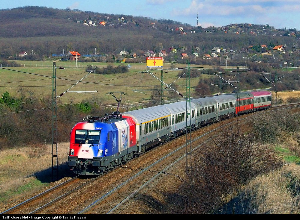 9328_1228845361.jpg