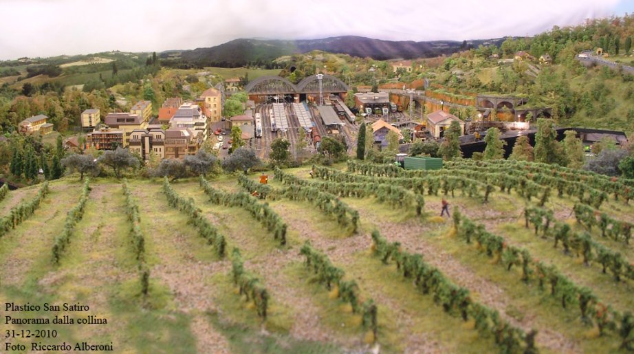 Plastico Panorama dalla collina rid.jpg