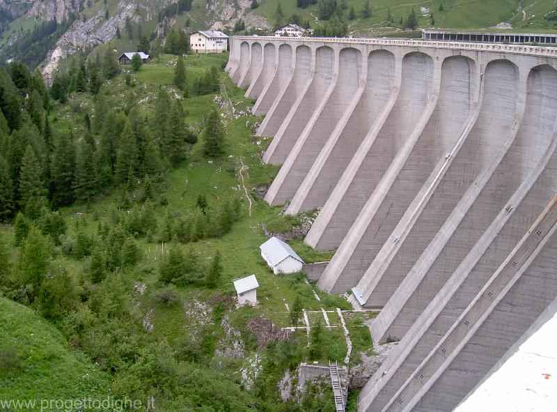 fedaia-diga_a_valle.jpg