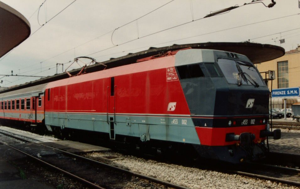 E 453 002 con MDVE Firenze S.M.N..jpg