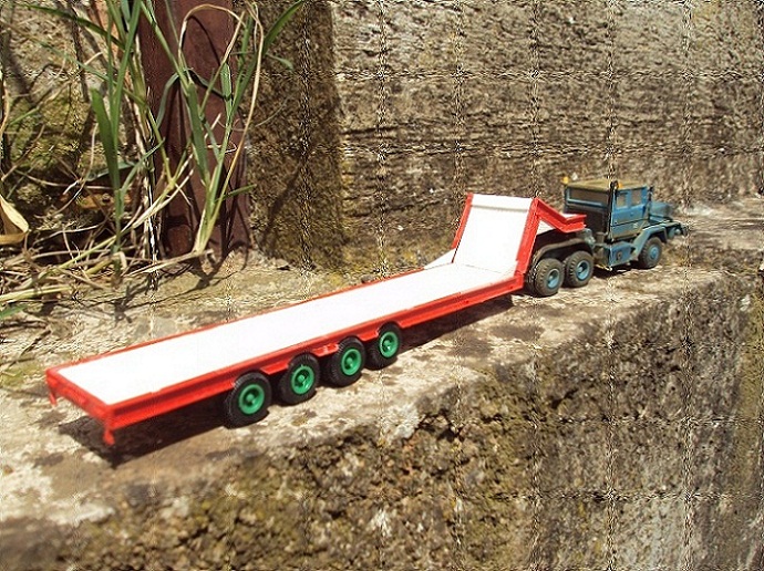 Semirimorchio Faun.JPG