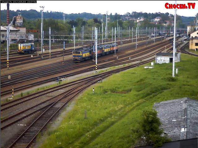 Chocen - 05-05-2014 invio di quattro locomotive diesel occhialute verso est.JPG