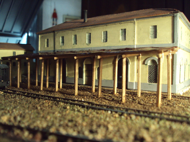 tettoia officina fronte.JPG