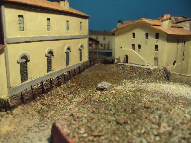 lato sinistro officina.JPG