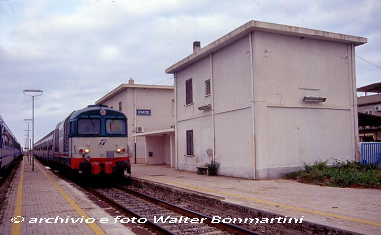 D.445.xxxx-in sosta a Riace-anni90forum2Geditricearchivioefotowbonmartini-diapositiva....jpg