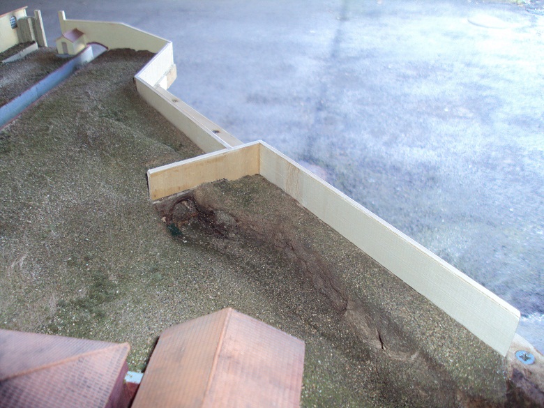 Muro di cinta parco della rimenbranza.JPG