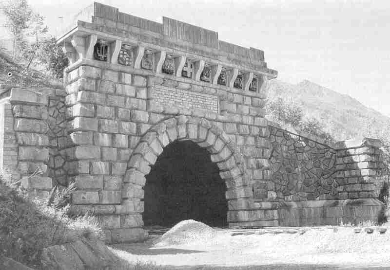 Tre ingegneri traforo 2.JPG