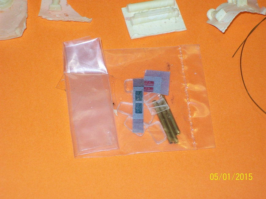 DETTAGLI VETRI E TARGHE.jpg