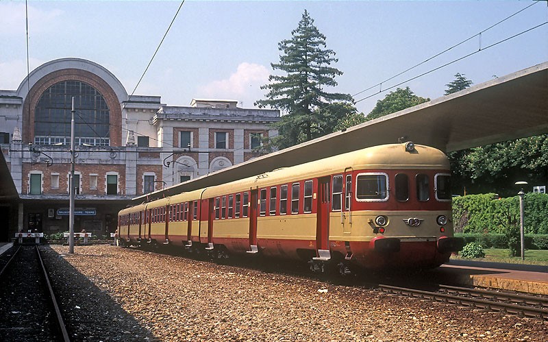 Stazione_di_Salsomaggiore_Automotrice_Ale_803.jpg