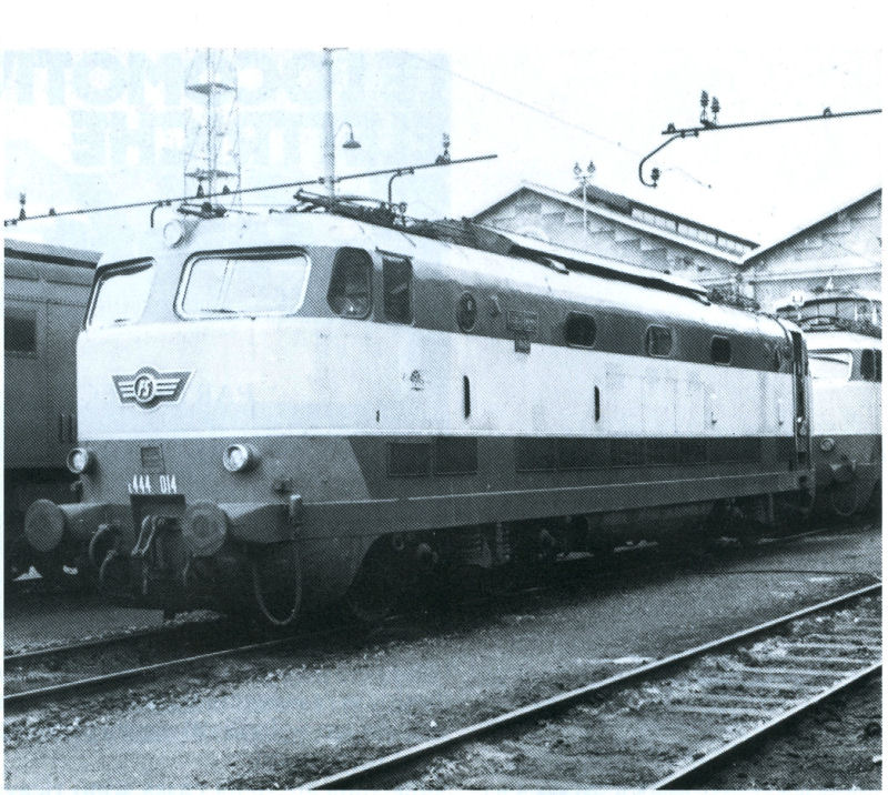 E.444.014.archivioWbonmartini-foto Cherubuni-LOCOMOTVE ELETTRICHE E.444.Sergio Pautasso EDIZIONI LD-..jpg