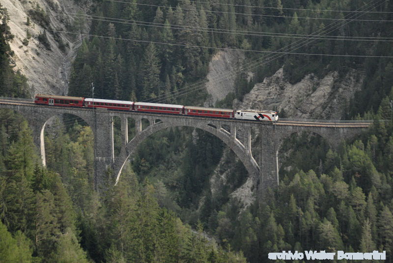 RHB--Ge4_4III-lineaFilisur-Davos-25-9-2009.wb.TTforumpaesaggi.jpg