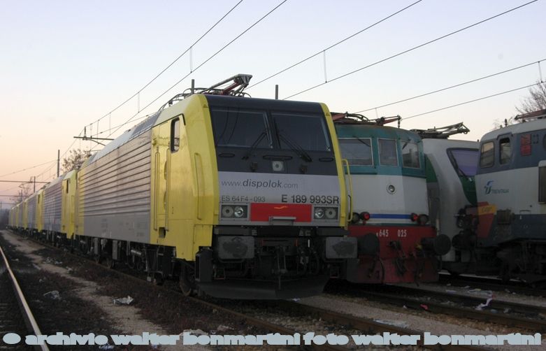 SBB CARGO E.189.993.insostaaGallaratescaloHUPACH-12.12.2004-forum2G..archivioWBonmartini-foto-WBonmartini...jpg