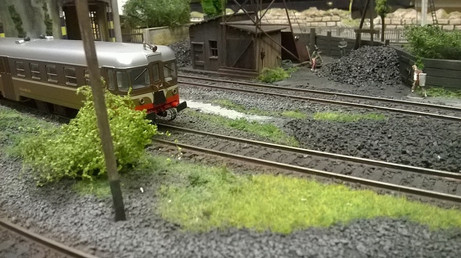 aln v trains 2 RR.jpg