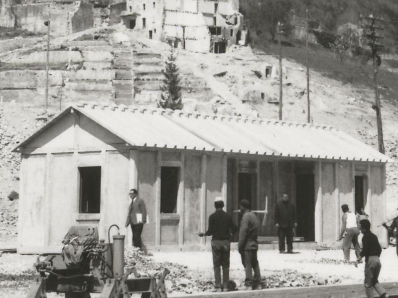 Fabbricato Viaggiatori Longarone 1964 foto FS.jpg