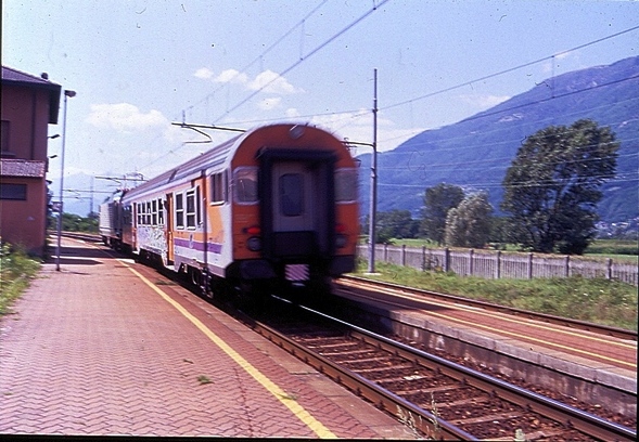 Copyraigt-E.464.xxx_incorsaaCosioTraona_WPilota-provediabilitazioniPDM-forum2GarchivioWBonmartini-foto WBonmartini-diapositiva..01.jpg