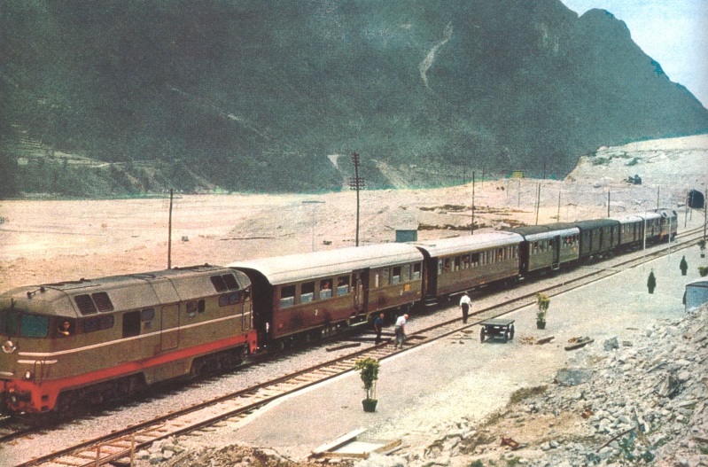 342 doppia Longarone primo treno passeggeri.jpg