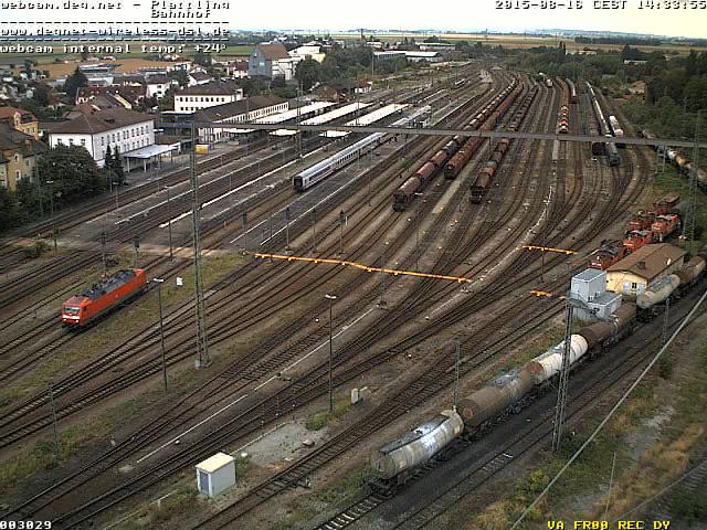 Plattling 16-08-2015 locomotiva del IC fermo al binario 6 muove per eseguire il giro locomotiva.JPG