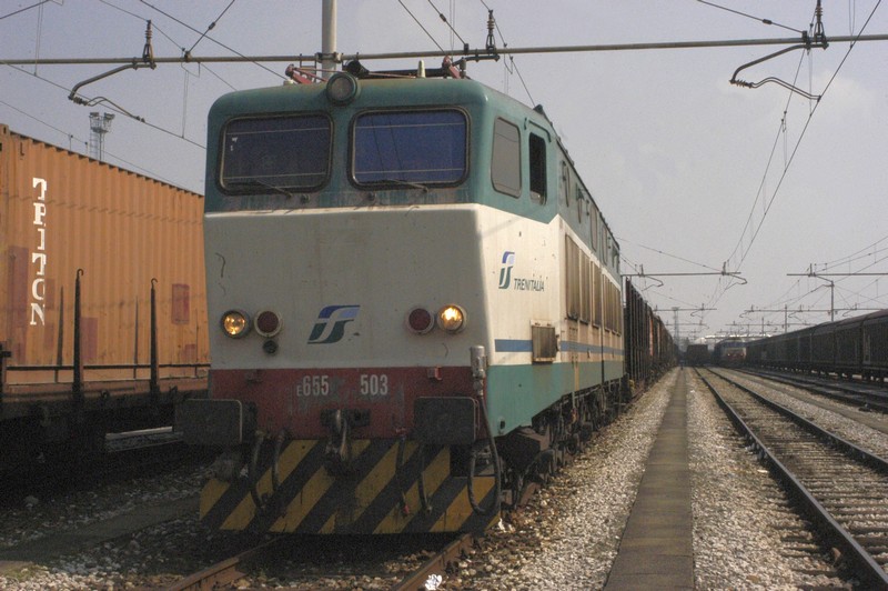 Copyrigt.E.655.503.milanoSmistamentoscalo.forum2G.ArchivioWBonmarini foto WBonmartiny.29.3.2004.jpg