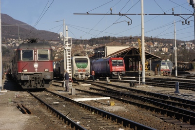 Copyright-SBB Re6_6_Re4_4-E.402b_153-SR E 484_009-Luino-E.633-018-Luino-8.3.2005-forum2G.archivioWalterBonmartini-foto-WalterBonmartini..0002.jpg