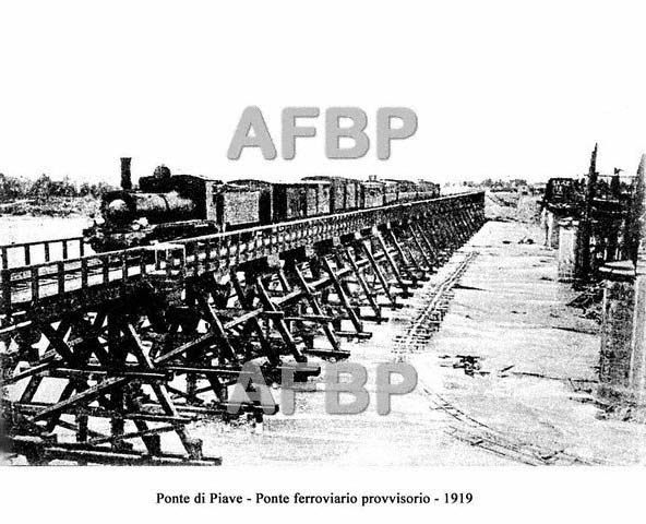 1919.00.00 ponte_di_piave_058061__il_ponte_ferroviario_provvisorio__1919.jpg
