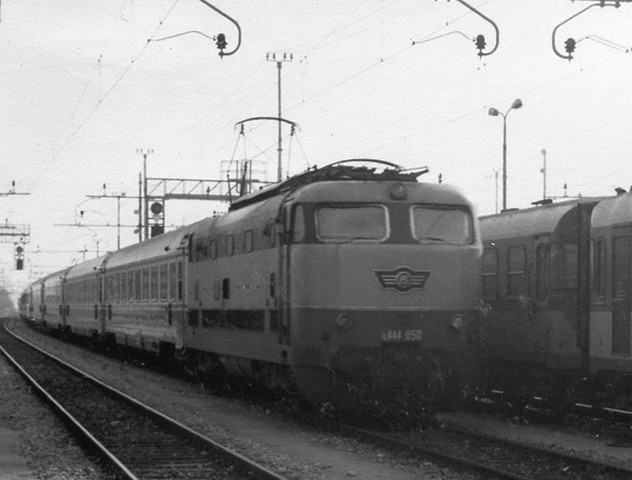 Copyrigt-E.444.050-inarrivoconRAPIDO-ADRIATICO-Foggia - 12.1981-archivioWalterBonmartini-foto-WalterBonmartini..0.jpg