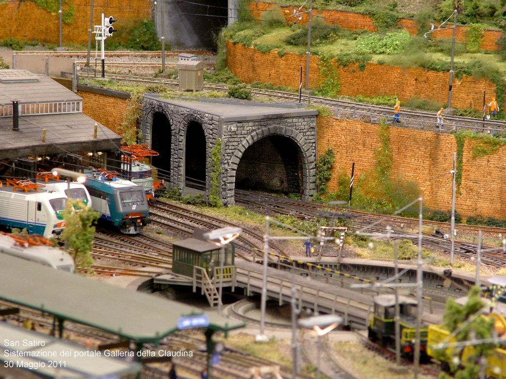 San Satiro - Portale Galleria Claudina.jpg